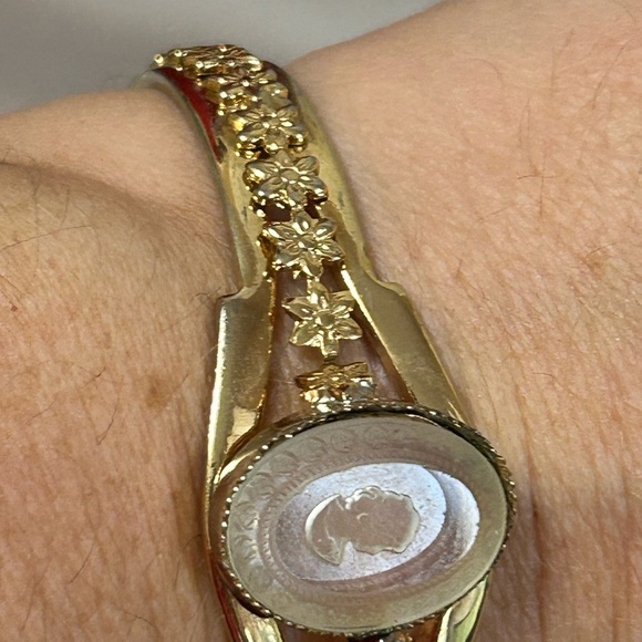 4/$100 Cameo bangle bracelet 🥳 - Picture 5 of 7